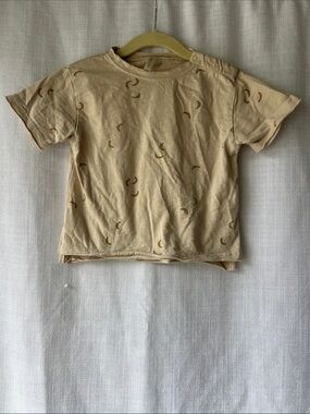 Rylee + Cru Beige Short Sleeve Tee with Rolled Hem and Banana Print 18-24m